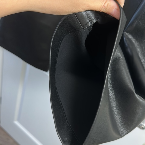 Babaton (Aritzia) pleather wide leg culottes barely worn - Picture 6 of 10